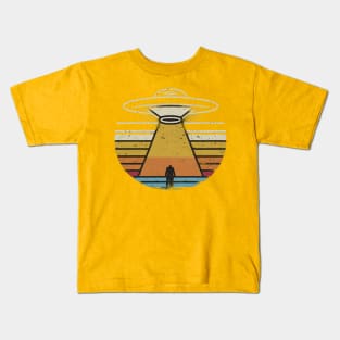 Retro vintage UFO  abduction Kids T-Shirt